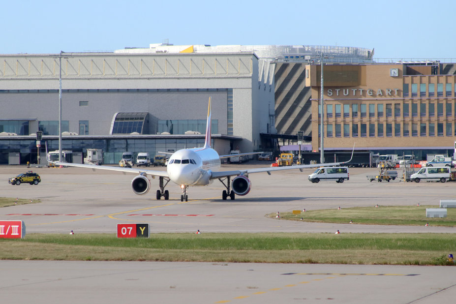 IMG_1841.jpg (631 KiB) 2814 mal betrachtet EC-LUS // Airbus A320-216 (6 Jahre alt) // Iberia Express // I23665 nach Madrid