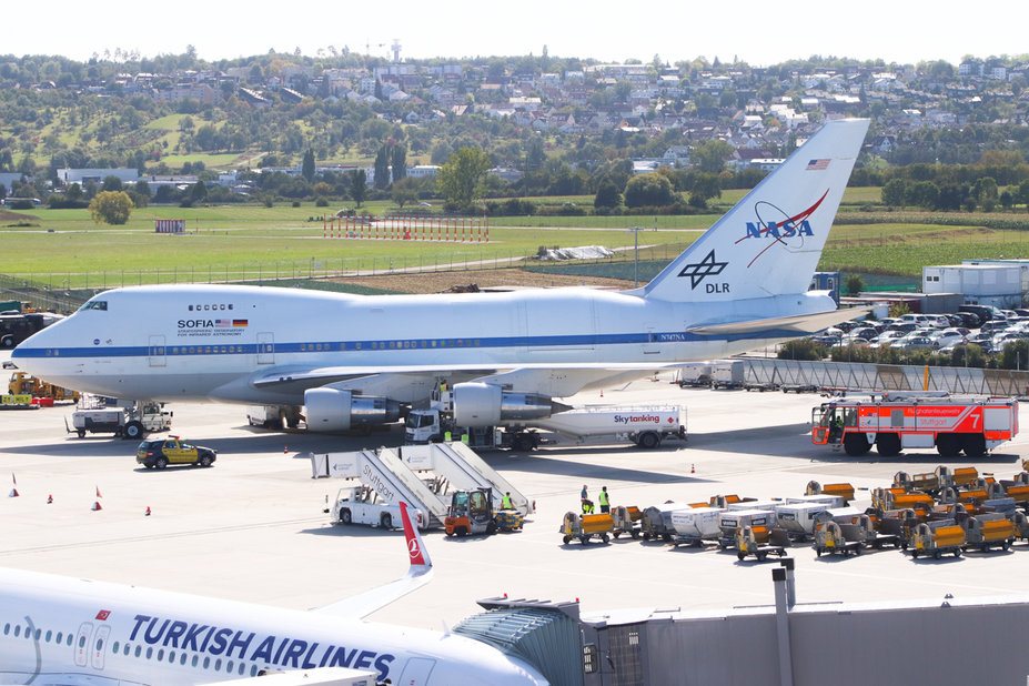 IMG_1772.jpg (789.96 KiB) 2814 mal betrachtet N747NA // Boeing 747SP-21 (42 Jahre alt) // NASA // am Flughafen Stuttgart während der Betankung