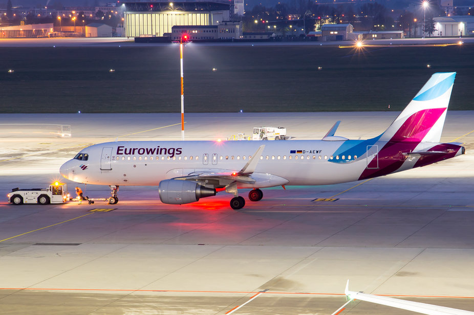 IMG_5991-2.jpg (527.79 KiB) 1697 mal betrachtet Eurowings / D-AEWF / Airbus A320-214