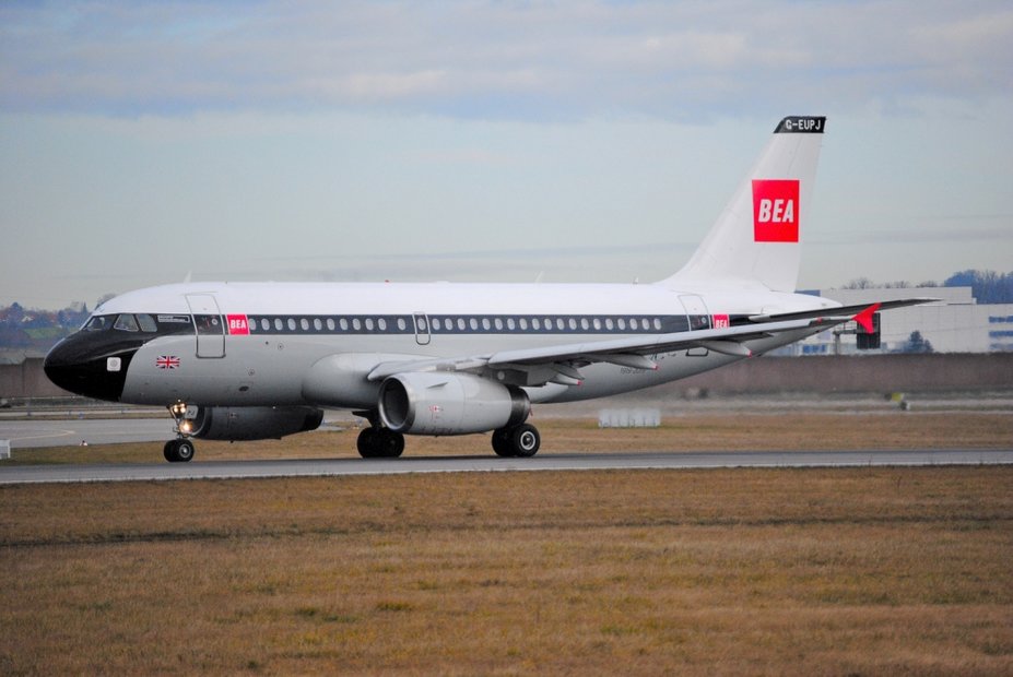 G-EUPJ_20191221.jpg (489 KiB) 3877 mal betrachtet Die Retrolackierung ließ sich auch mal wieder blicken am STR.