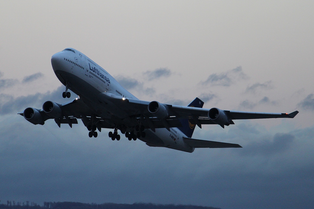 Lufthansa Boeing 747-430 <br />D-ABVD