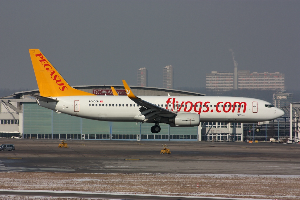 comp_Pegasus Airlines  TC-CCP.jpg