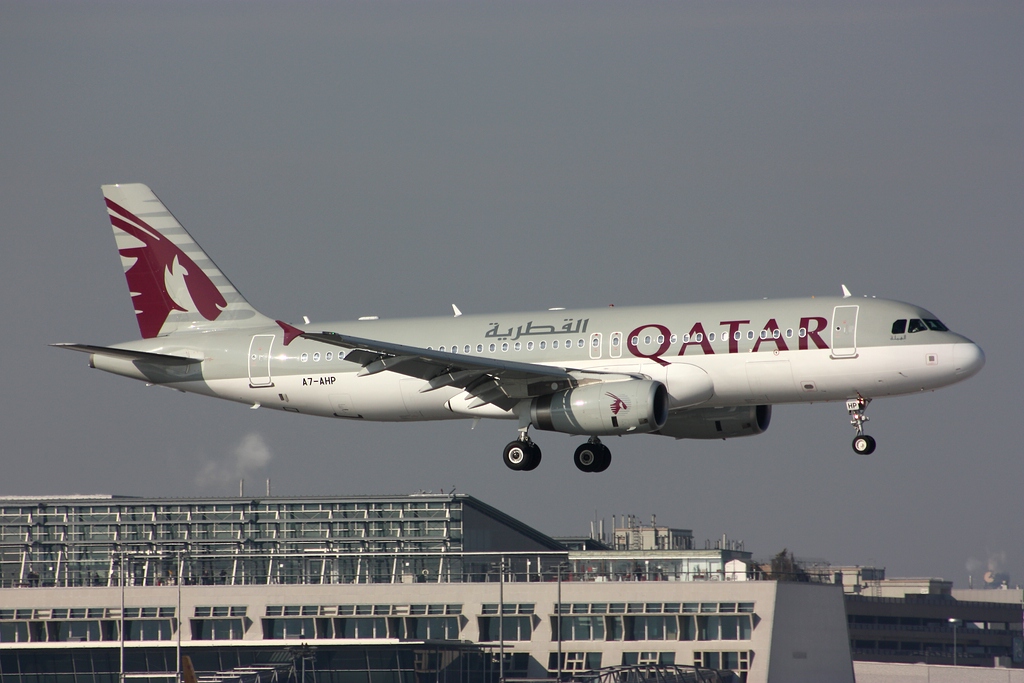 comp_Qatar Airways A7-AHP.jpg