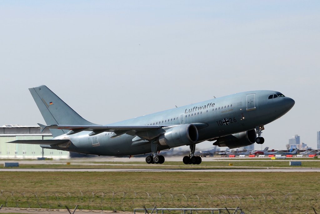 10+26  Airbus A-310-304  German Air Force (GAF) (2).JPG