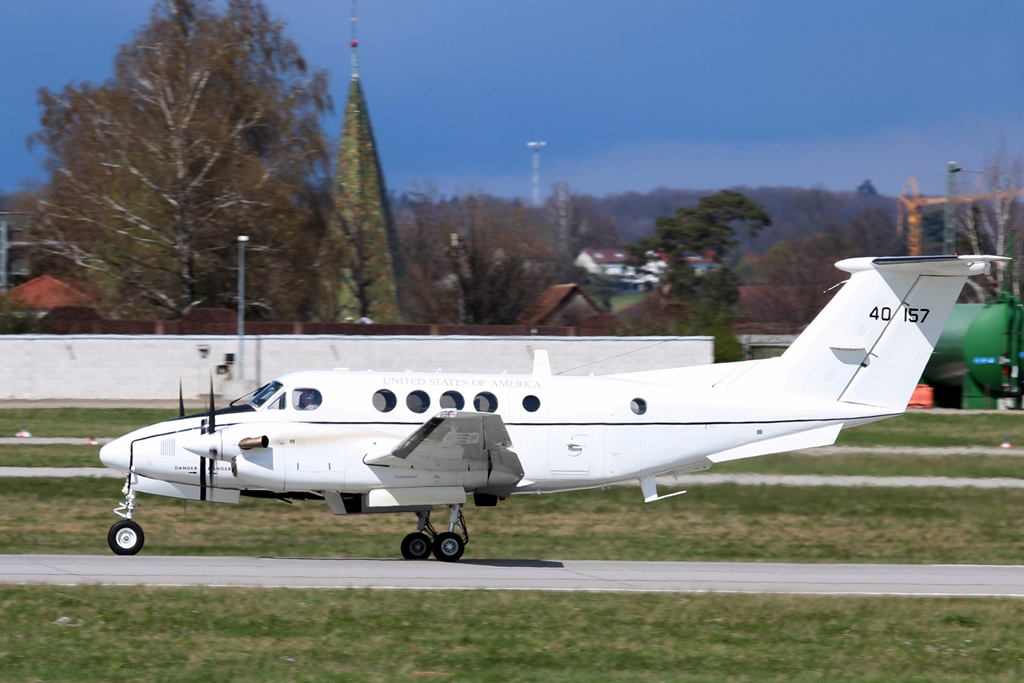84-0157  Beechcraft C-12F Huron  US Army  Stuttgart.JPG