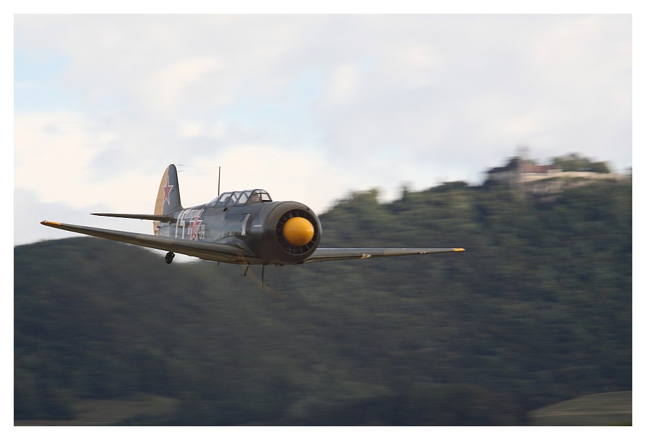 Yak11 low approach Hahnweide 03.09.09