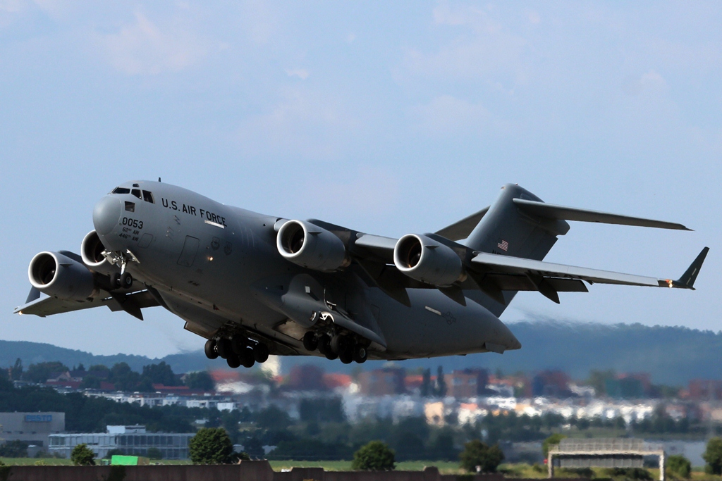 98-0053 Boeing C-17A Globemaster III US Air Force (USAF).JPG