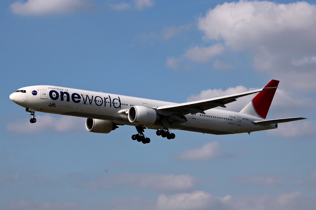 JA732J  Boeing 777-346ER  Japan Airlines (JAL)  (One World).JPG