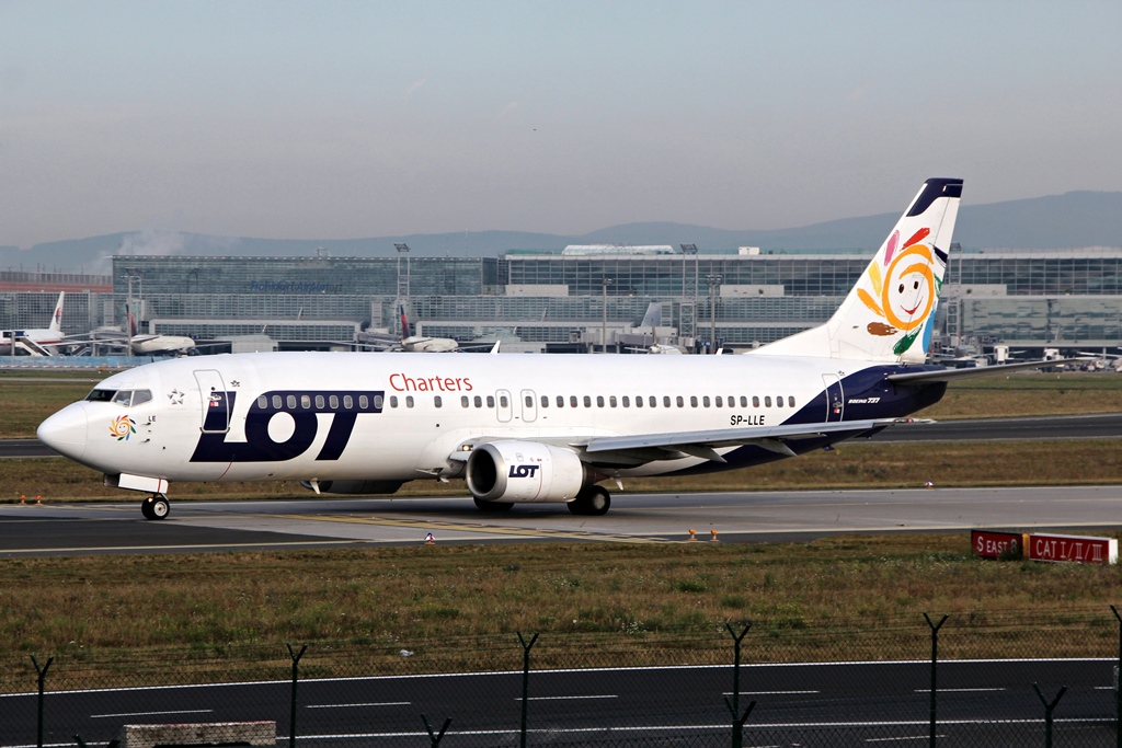 SP-LLE  Boeing 737-45D  LOT Charters.JPG