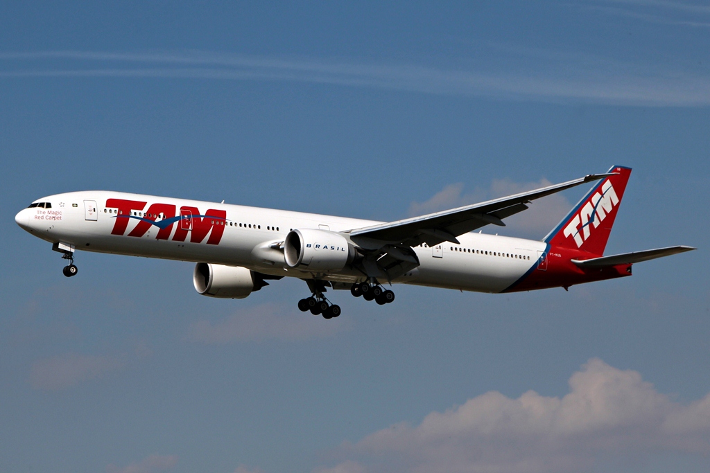 PT-MUB  Boeing 777-32WER  TAM Linhas Aéreas.JPG