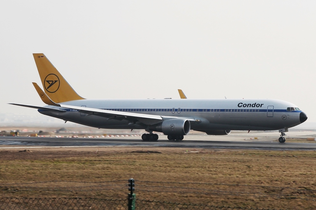 D-ABUM  Boeing 767-31B(ER)  Condor.JPG