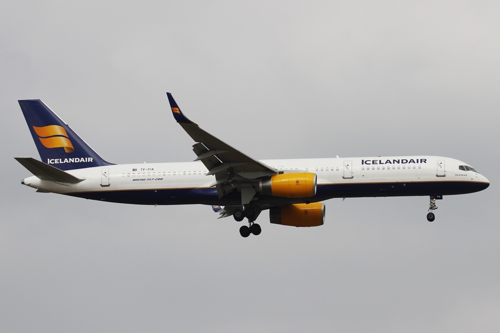 TF-FIA  Boeing 757-256  Icelandair.JPG