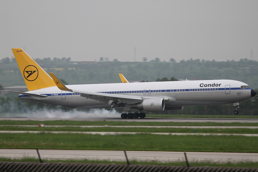 Condor Boeing 767-31B(ER) D-ABUM
