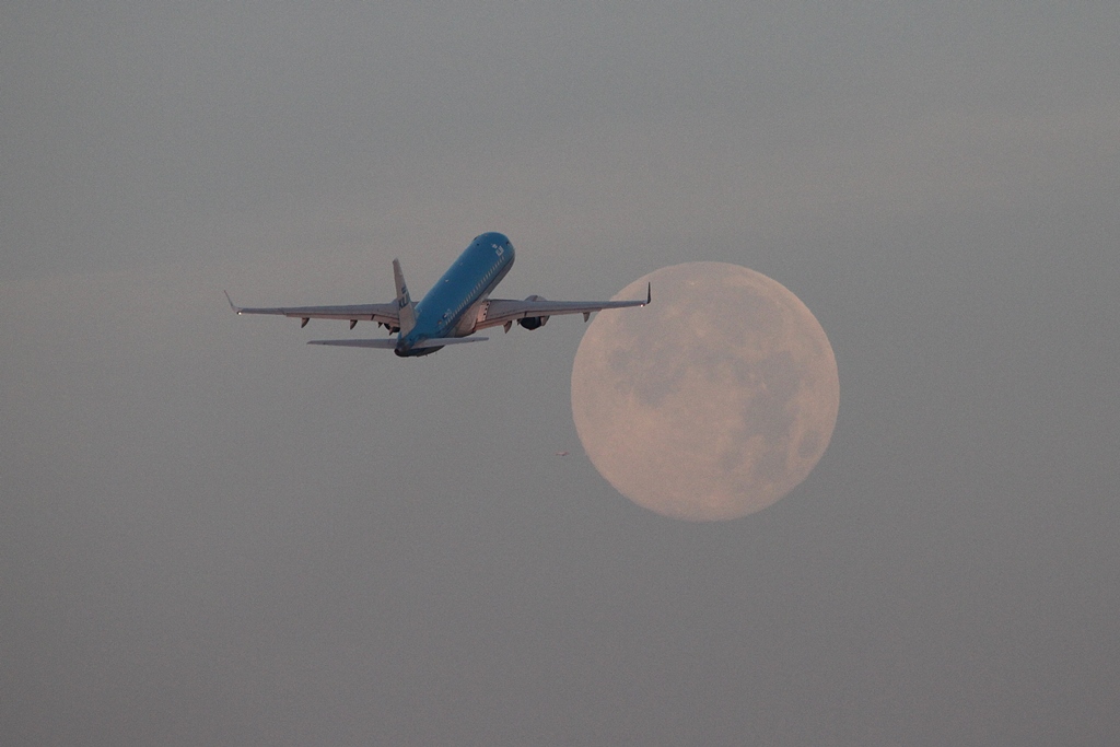 KLM Cityhopper Embraer ERJ-190-100STD PH-EZI
