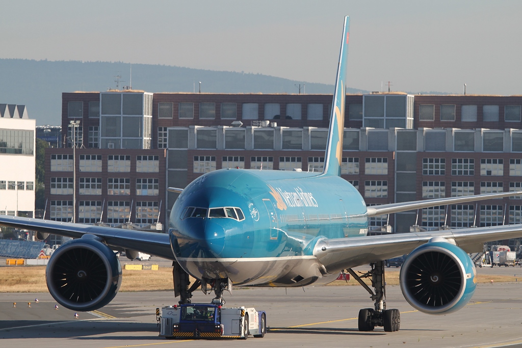 Vietnam Airlines Boeing 777-2Q8(ER) VN-A150