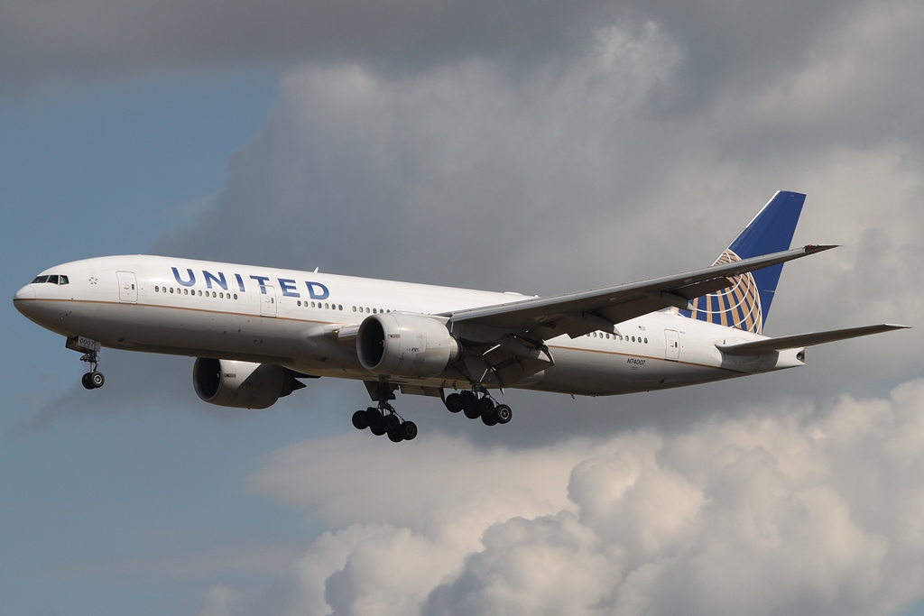 United Airlines Boeing 777-224(ER) N74007